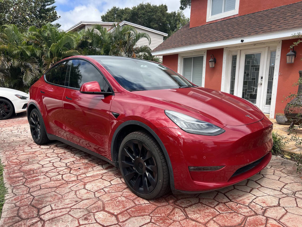 Used 2022 Tesla Model Y Long Range image 2