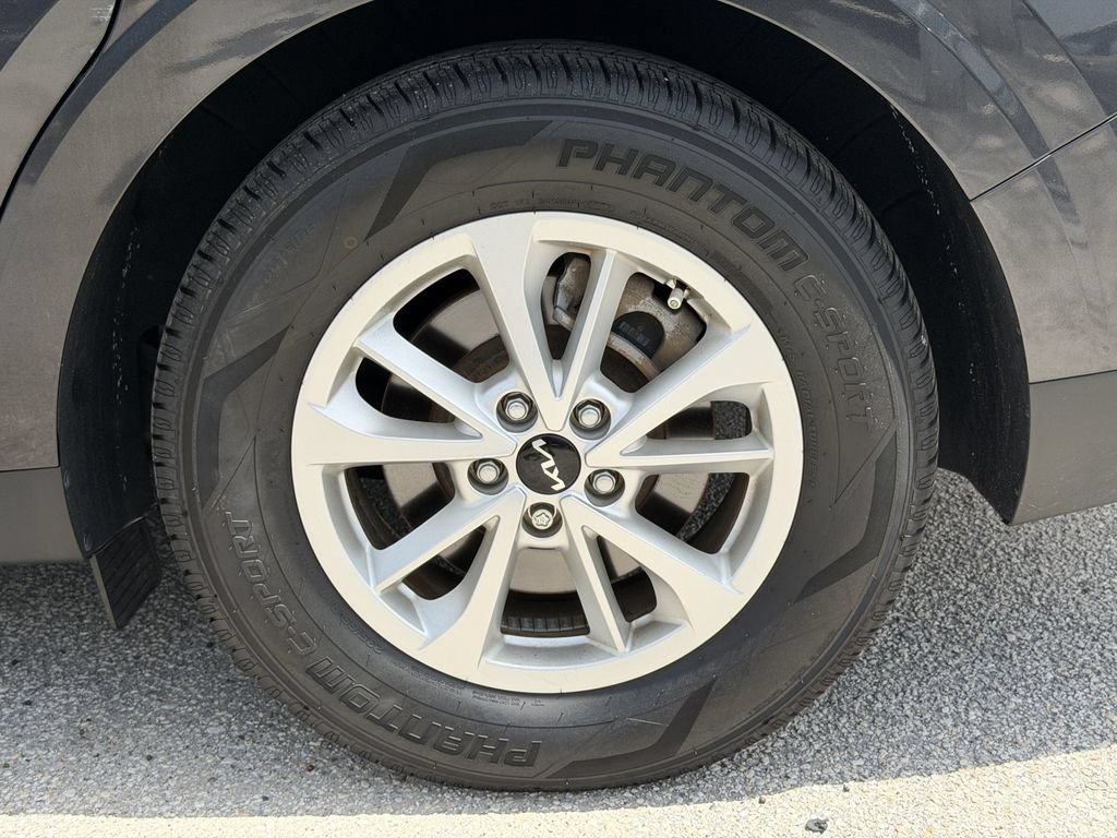 Certified 2024 Kia Carnival LX FWD image 12
