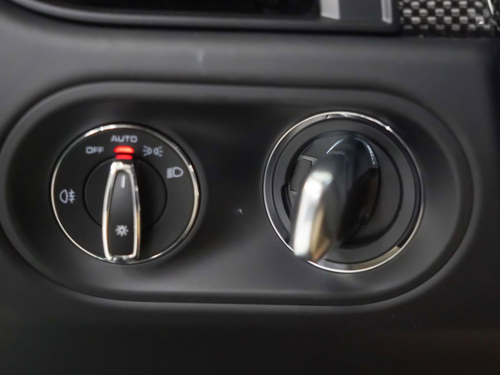 Certified 2026 Porsche Macan GTS image 25