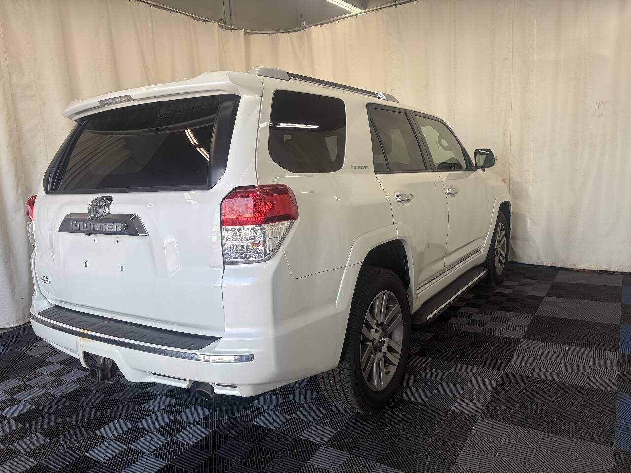 Used 2012 Toyota 4Runner Limited AWD/4WD image 6