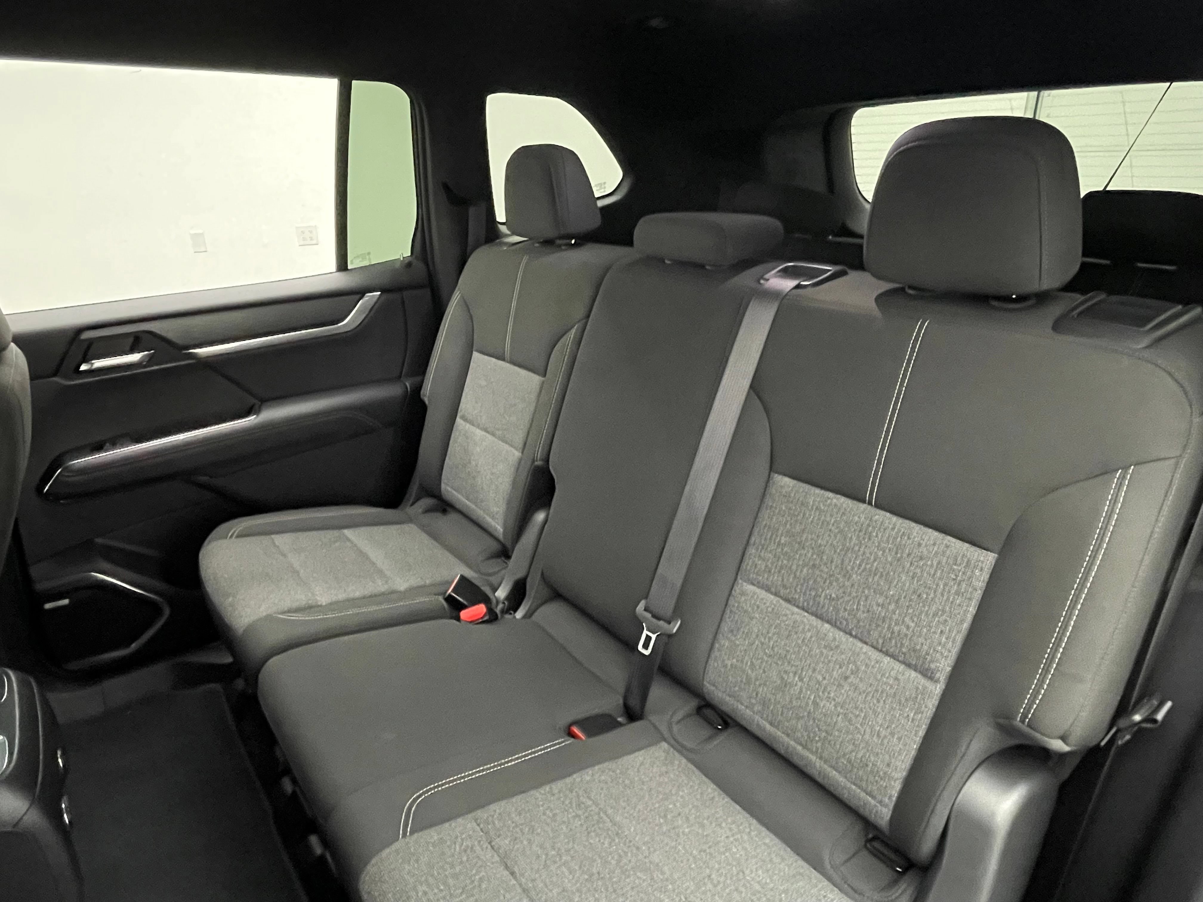 Used 2025 GMC Acadia Elevation FWD image 42