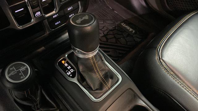 Used 2022 Jeep Wrangler Unlimited Sahara AWD/4WD image 19