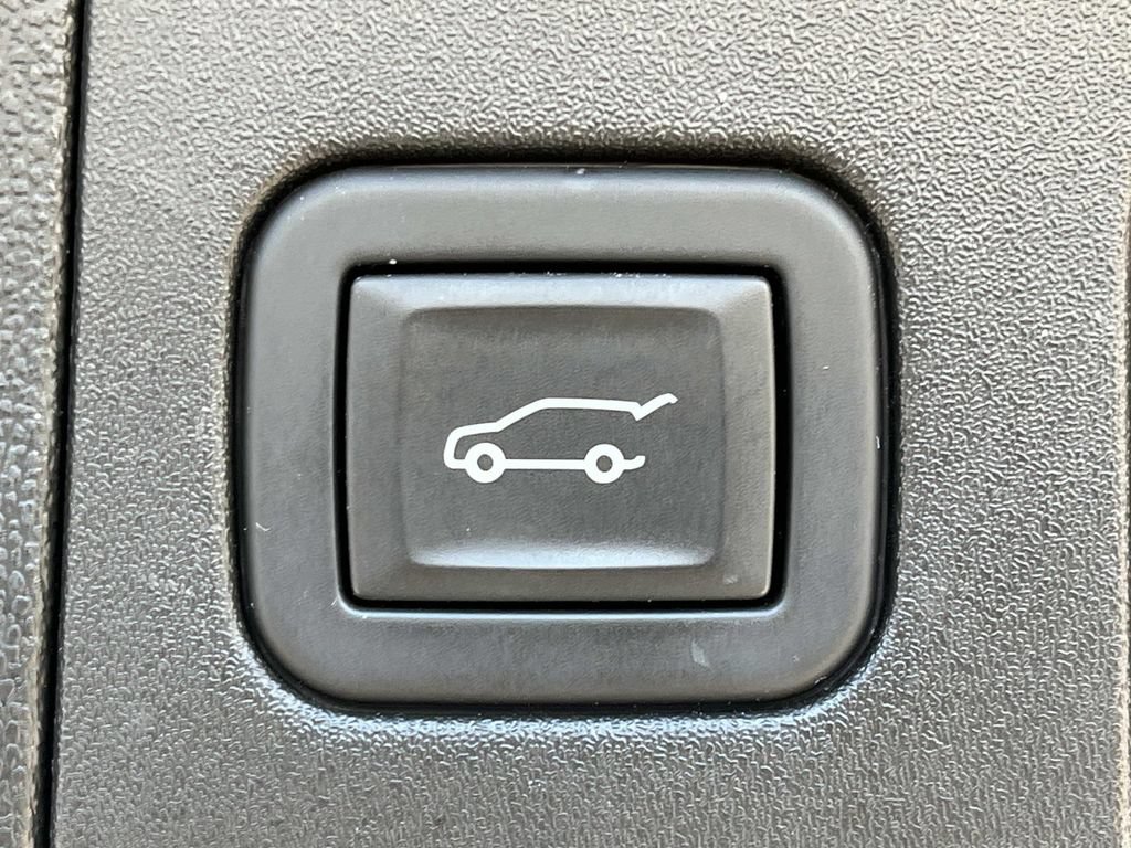 Used 2023 Cadillac XT5 Premium Luxury w/ Technology Package FWD image 25