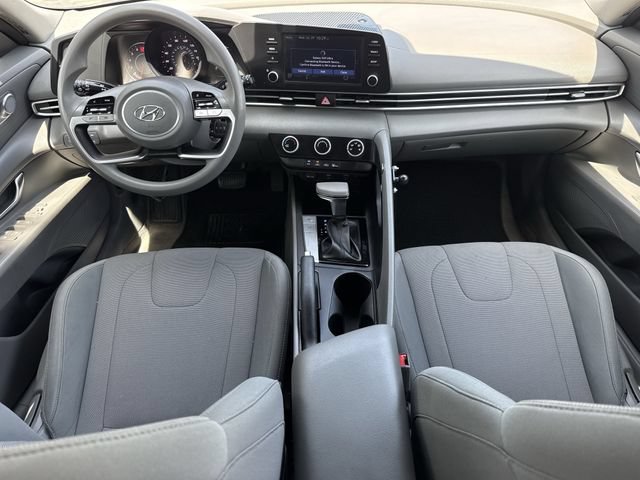Used 2021 Hyundai Elantra SE FWD image 9