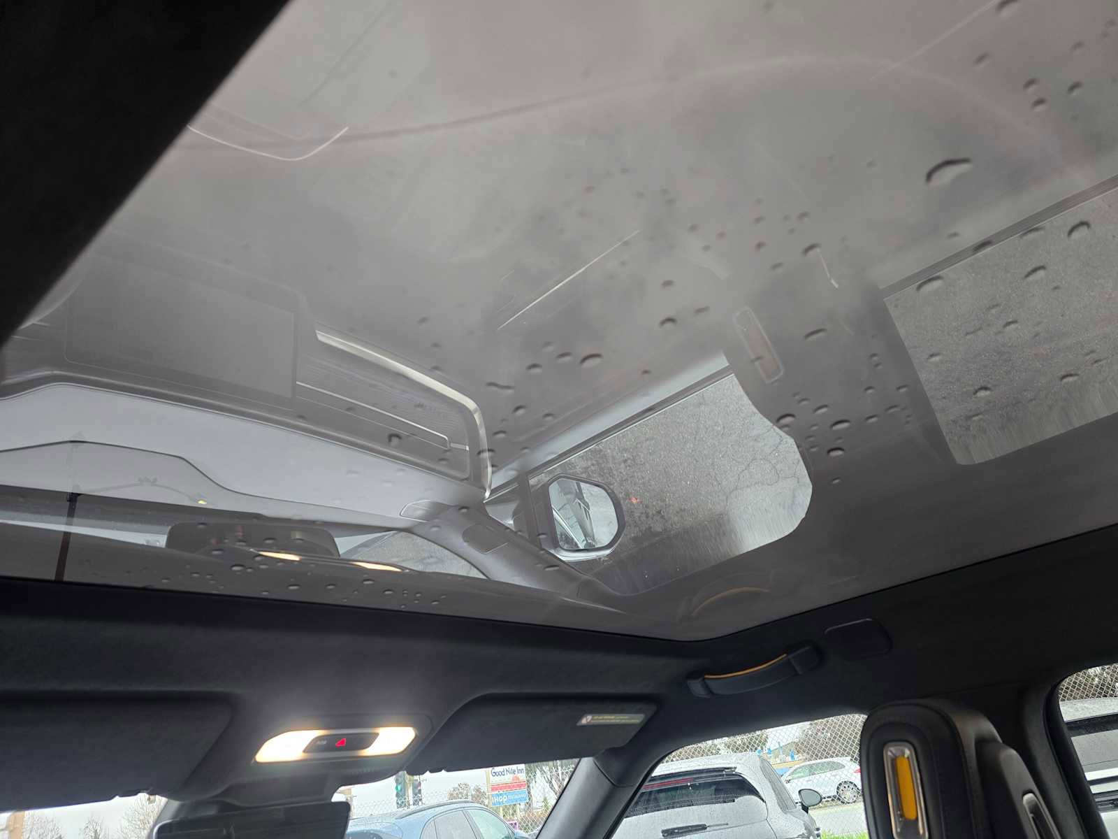 Used 2023 Rivian R1S Adventure image 21