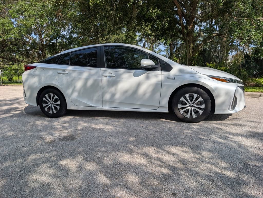 Used 2021 Toyota Prius Prime LE FWD image 9