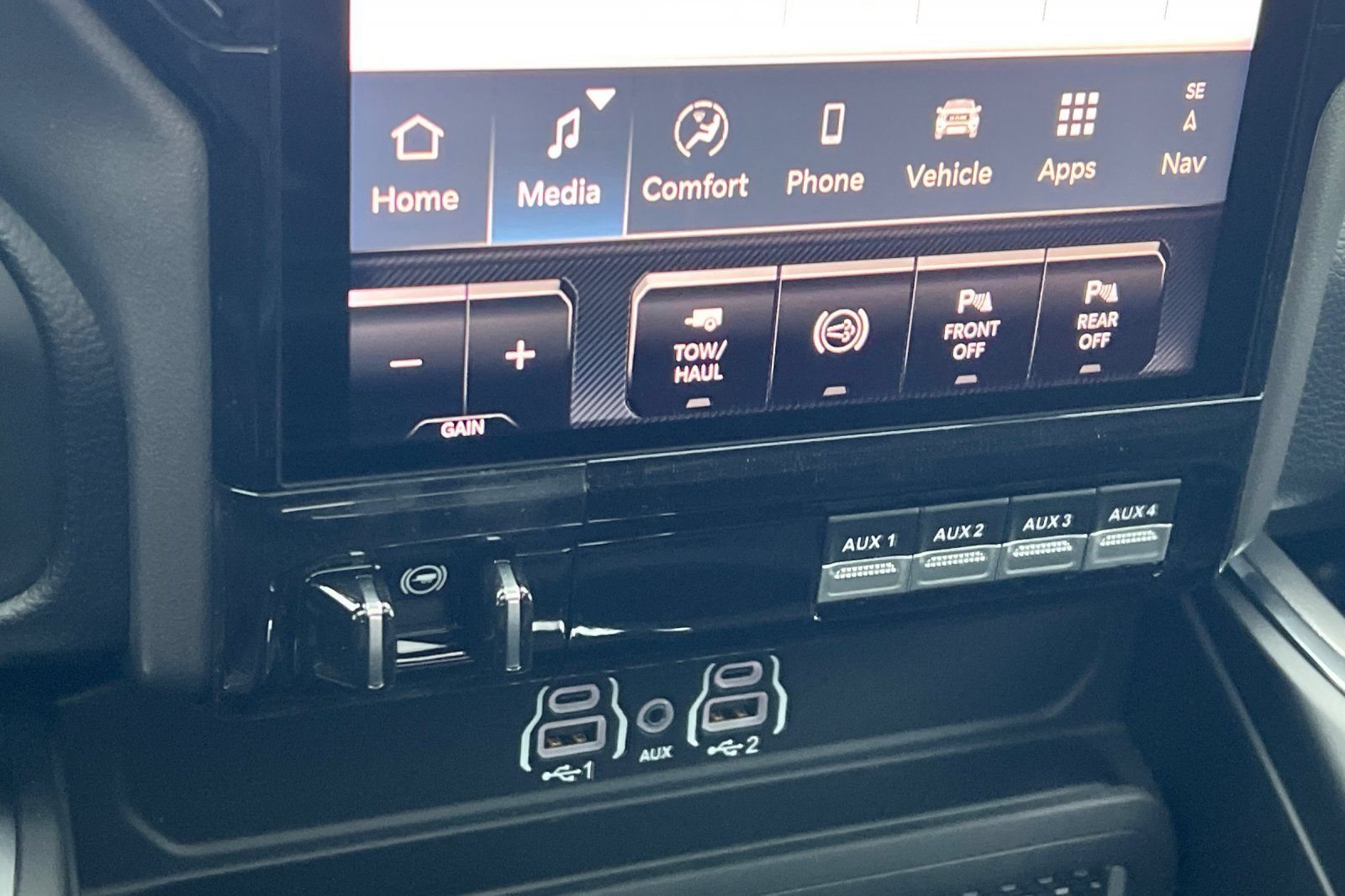 New 2026 RAM 2500 Laramie AWD/4WD image 17
