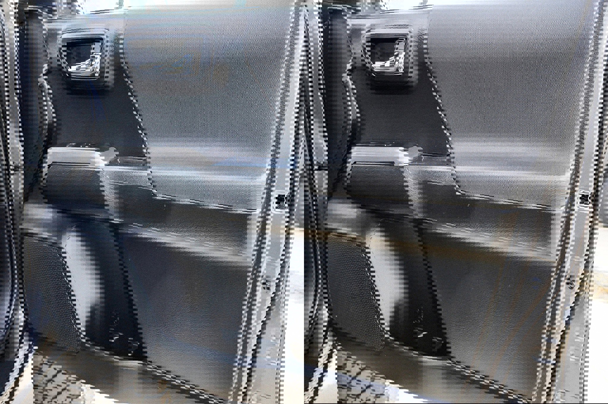 Used 2017 Toyota Tacoma TRD Off-Road w/ Premium & Technology Package image 30