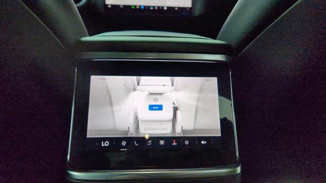 Used 2022 Tesla Model X image 55