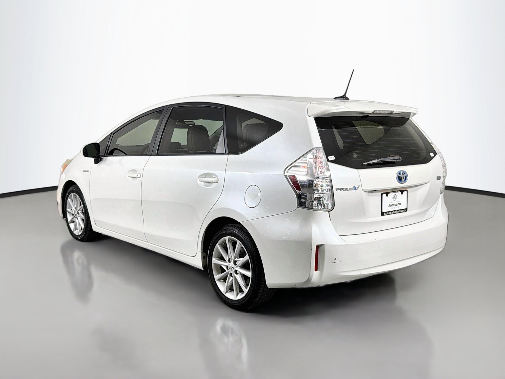 Used 2014 Toyota Prius V Five FWD image 7