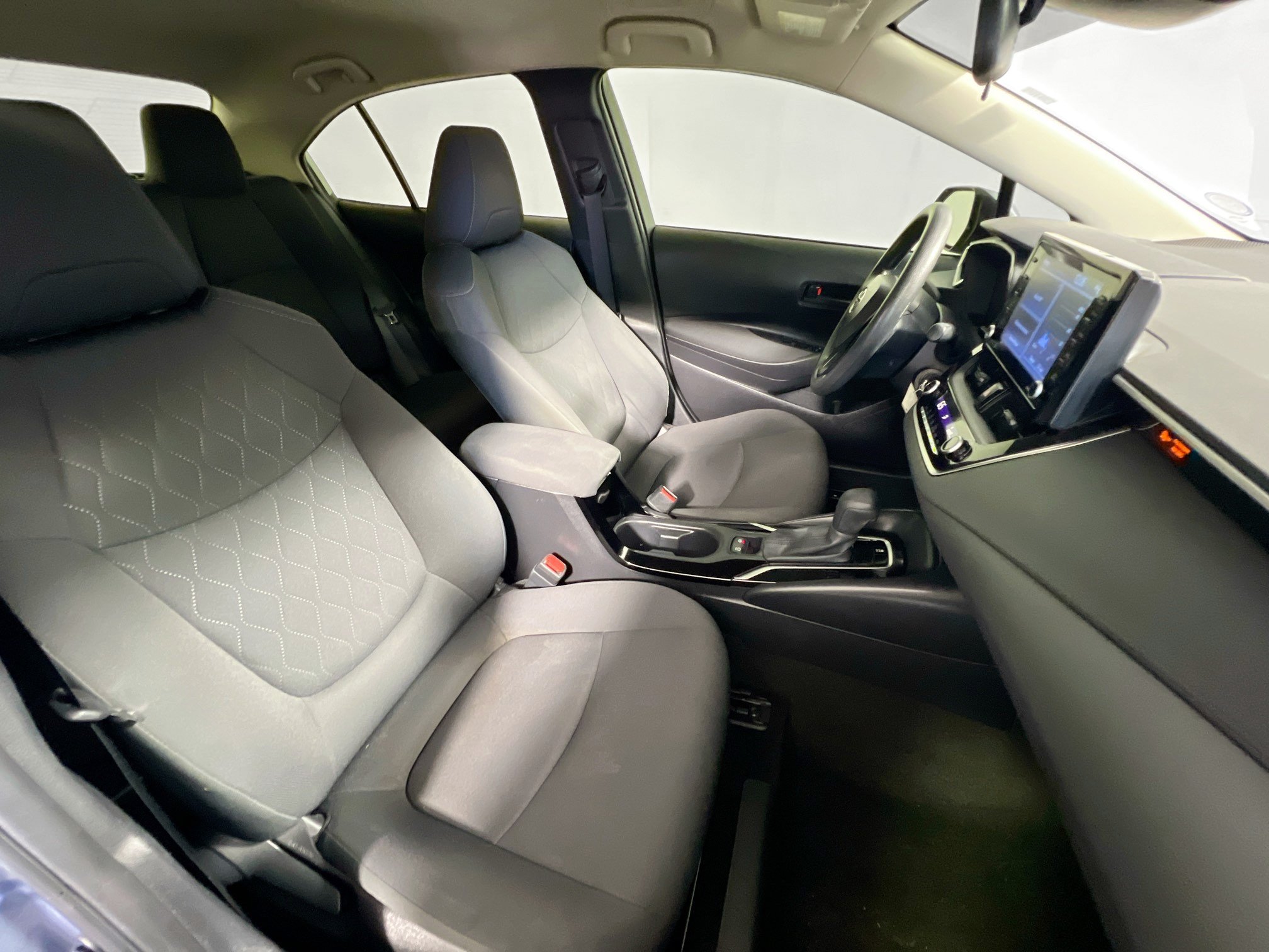 Used 2022 Toyota Corolla LE FWD image 28