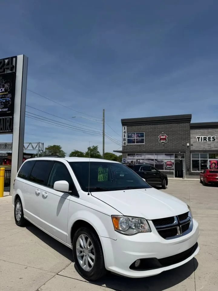 Used 2020 Dodge Grand Caravan SXT FWD image 2