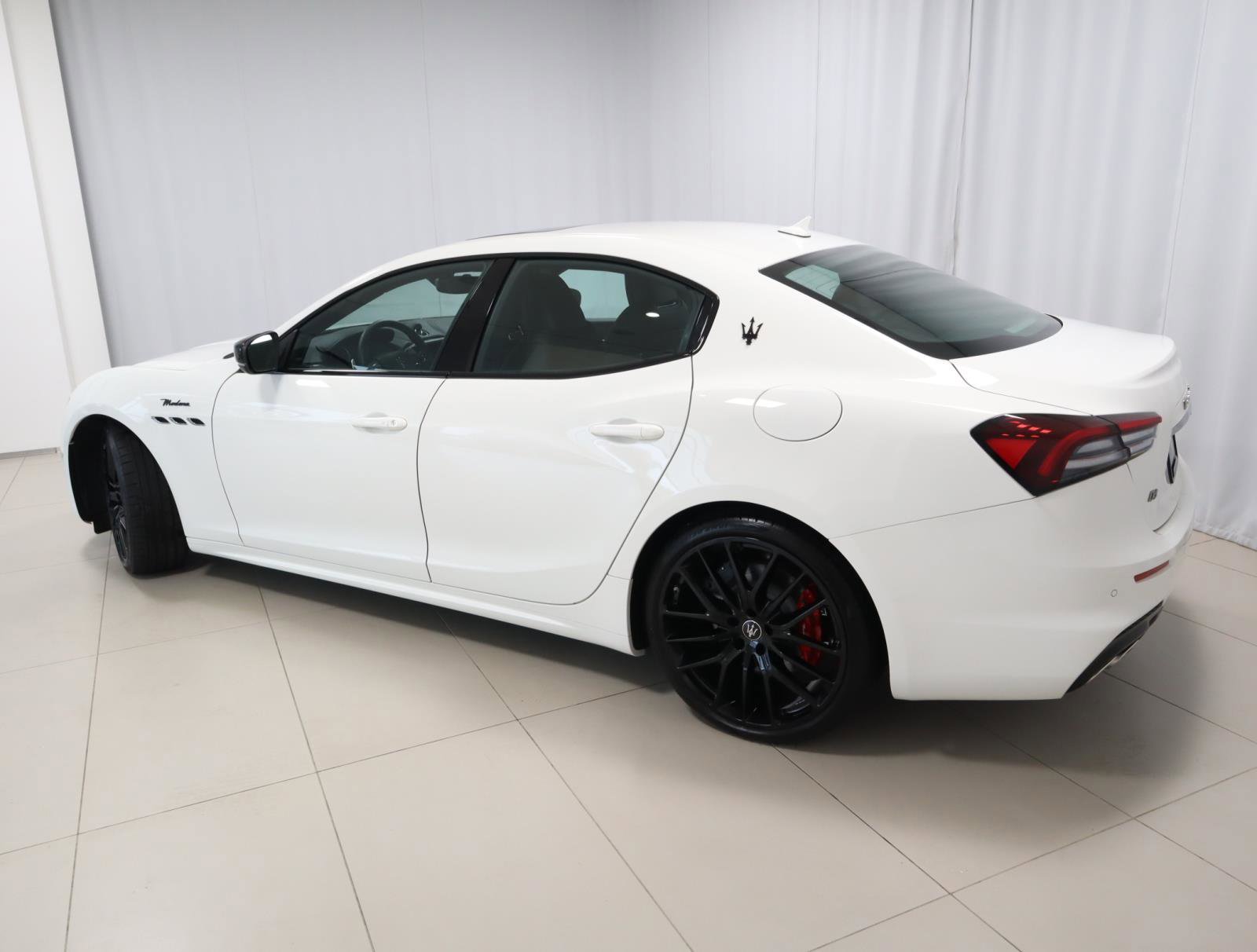 Used 2024 Maserati Ghibli Modena Q4 image 3