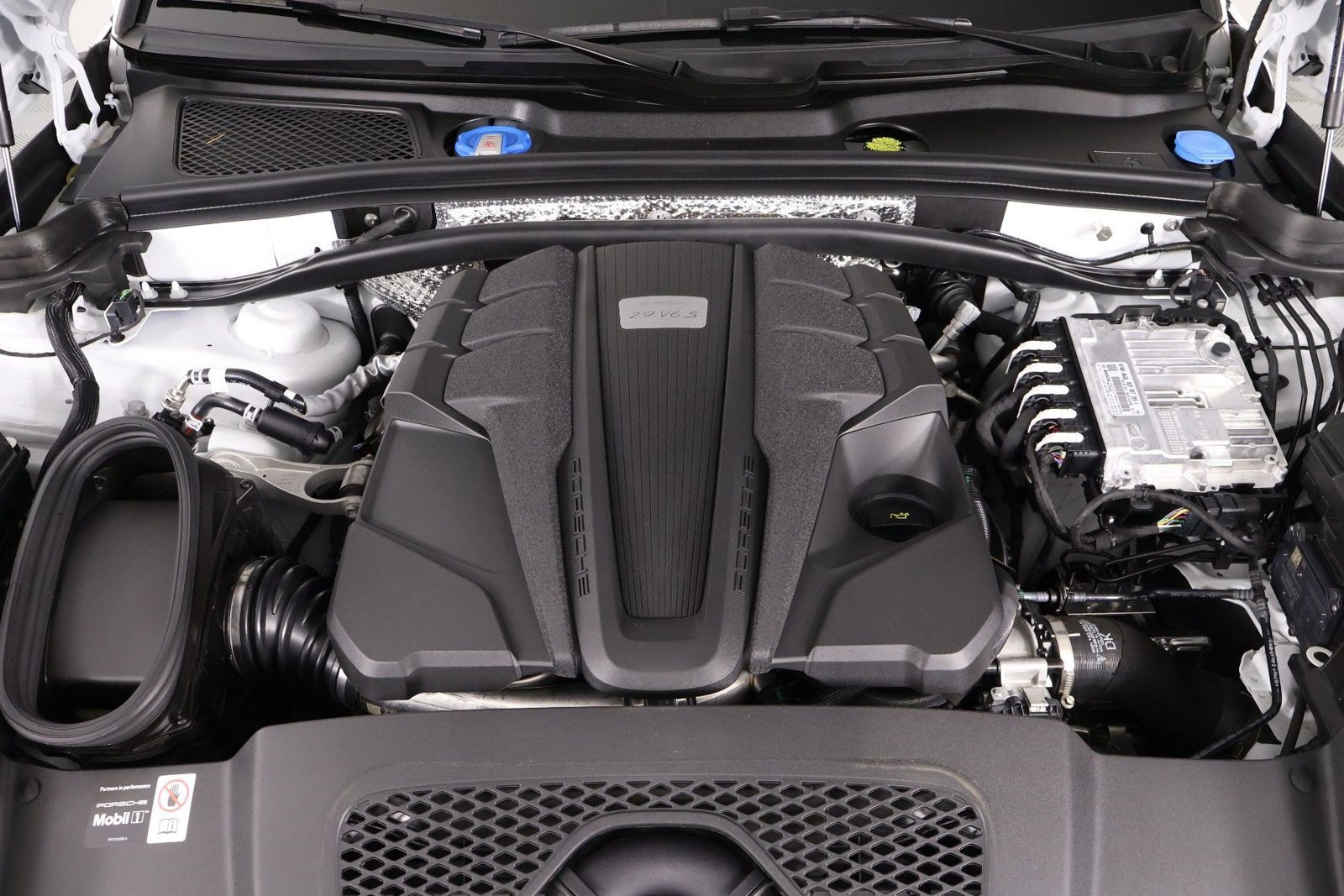 Certified 2026 Porsche Macan S AWD/4WD image 26
