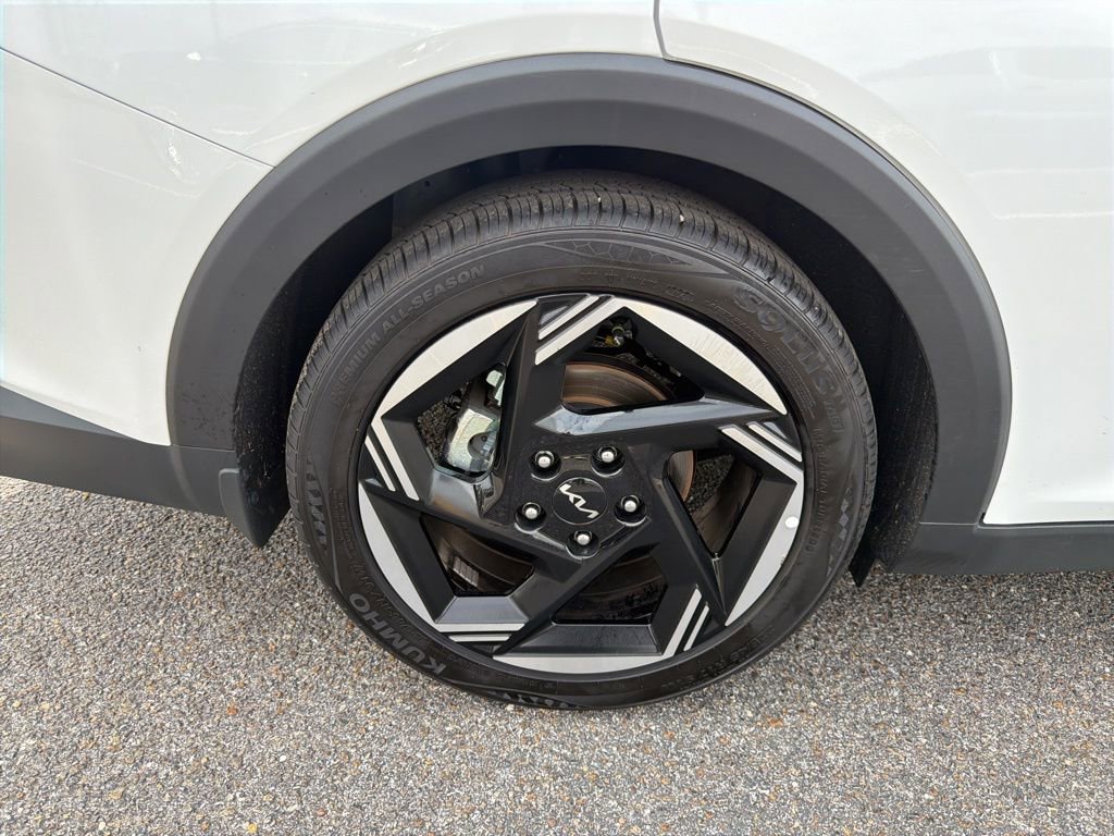 Used 2025 Kia K4 EX image 12