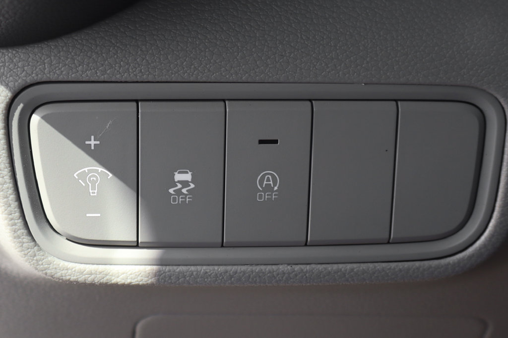 Used 2025 Kia Soul LX w/ LX Technology Package FWD image 22