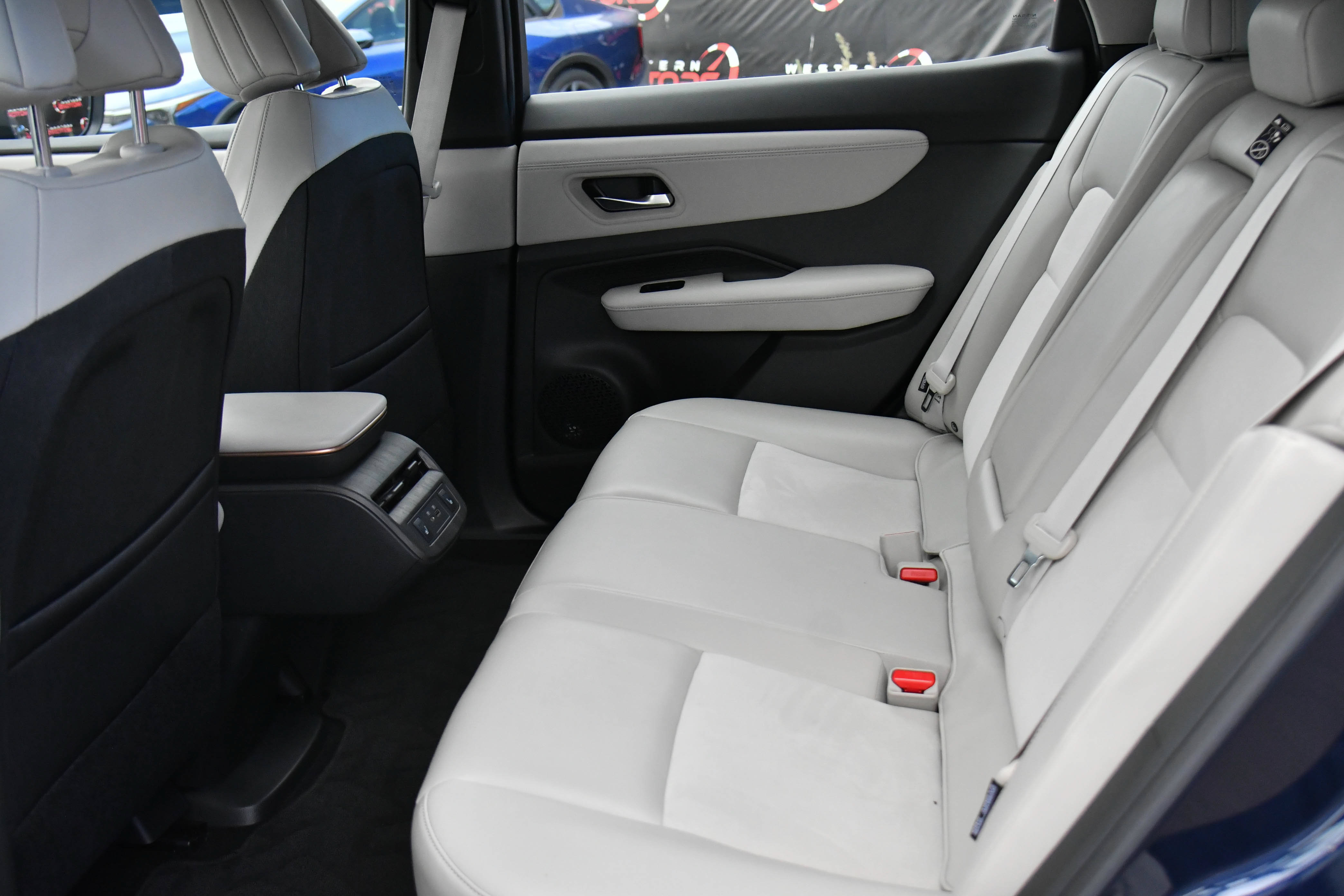 Used 2023 Nissan Ariya FWD image 40