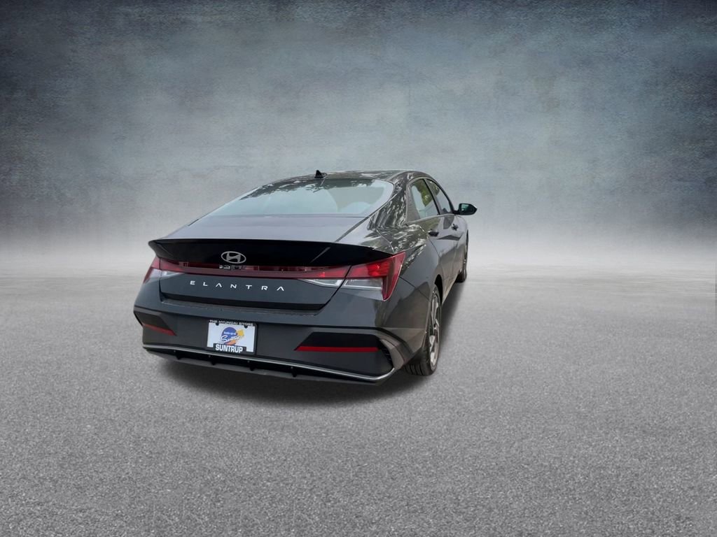 Used 2025 Hyundai Elantra Sport image 21