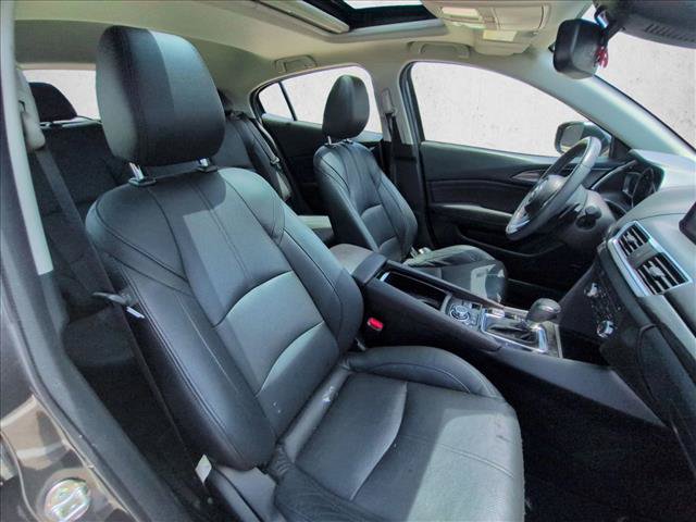 Used 2018 MAZDA MAZDA3 Grand Touring w/ Premium Equipment Package FWD image 19
