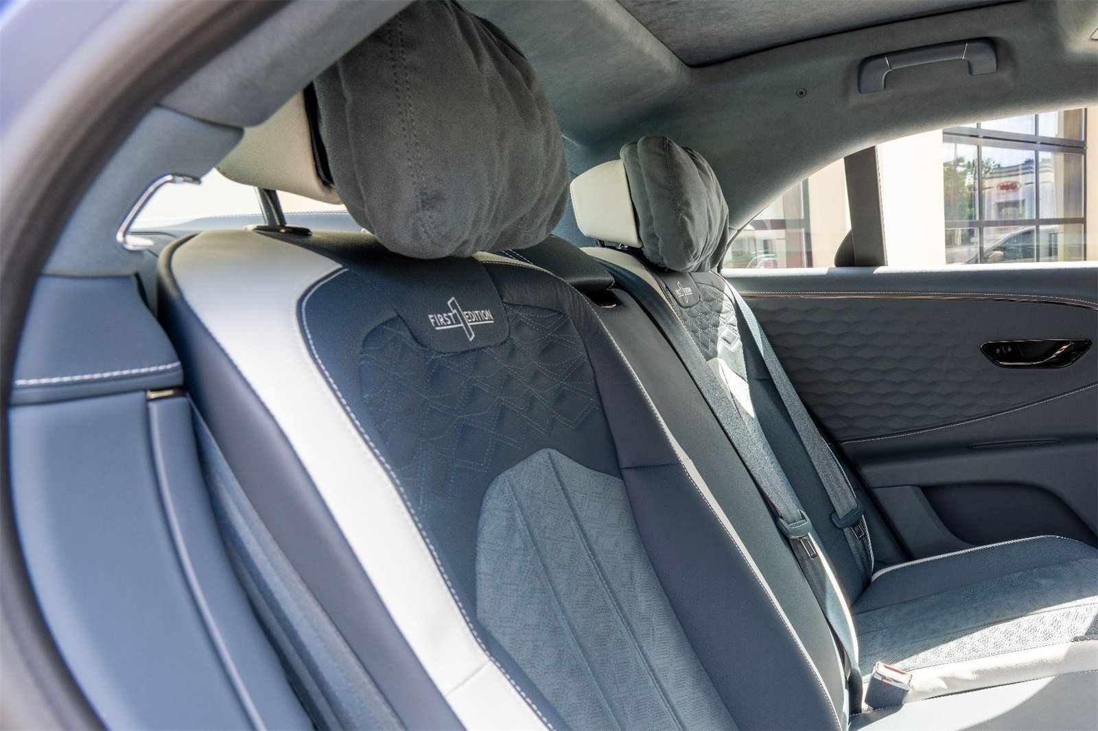 Used 2025 Bentley Flying Spur Plug-In Hybrid image 13