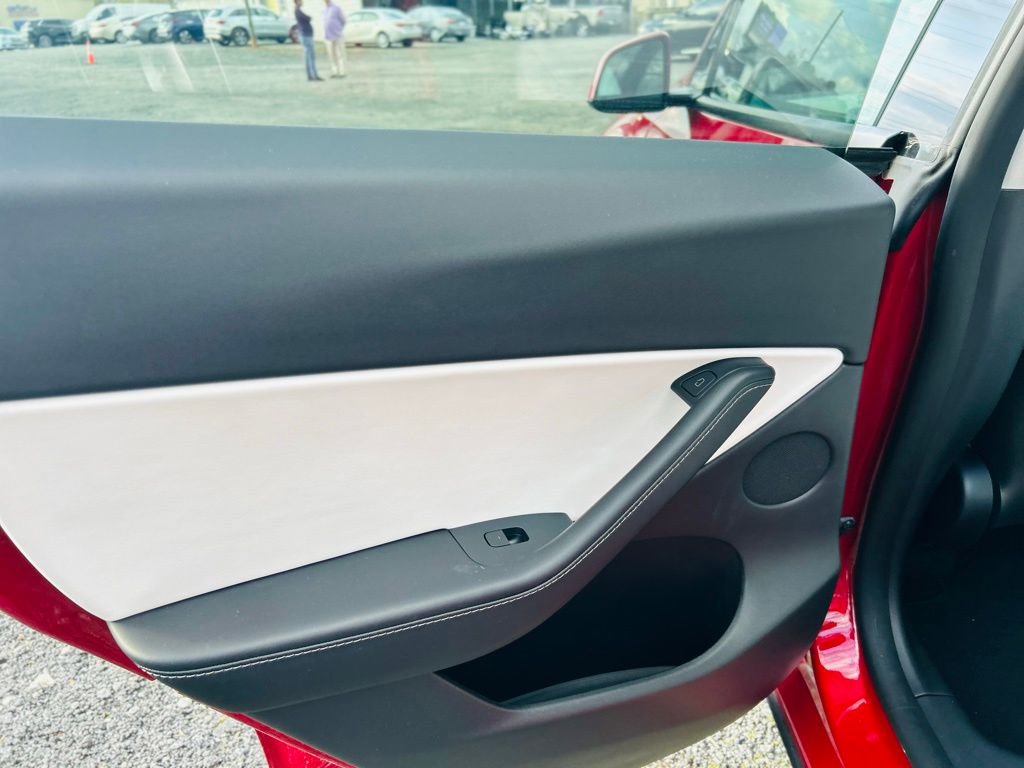 Used 2021 Tesla Model Y Performance image 15