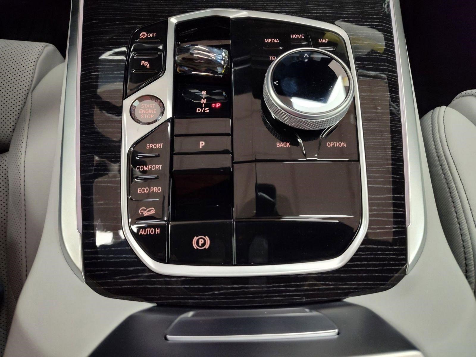 Used 2026 BMW X5 xDrive40i w/ Executive Package image 17