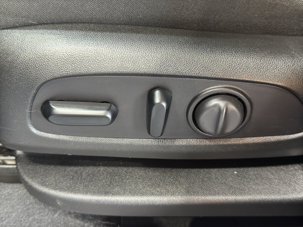 Used 2020 GMC Terrain SLE image 16