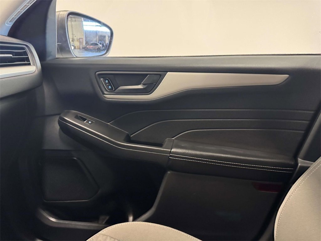 Used 2022 Ford Escape SE w/ Convenience Package image 30