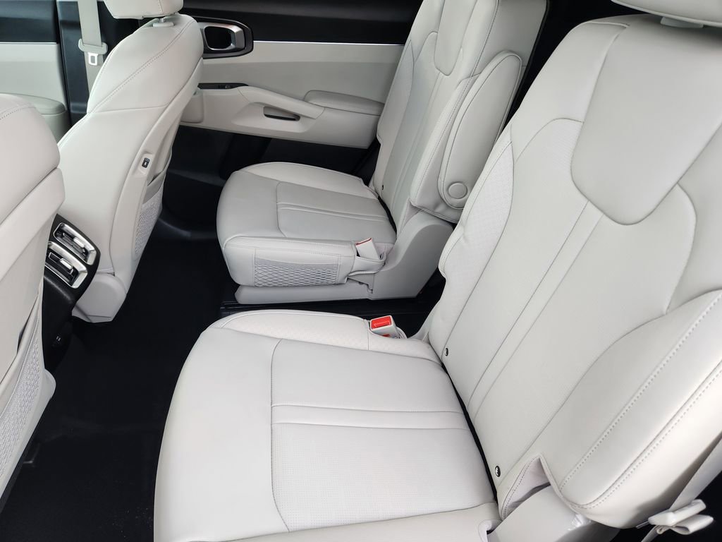 Certified 2025 Kia Sorento EX image 12