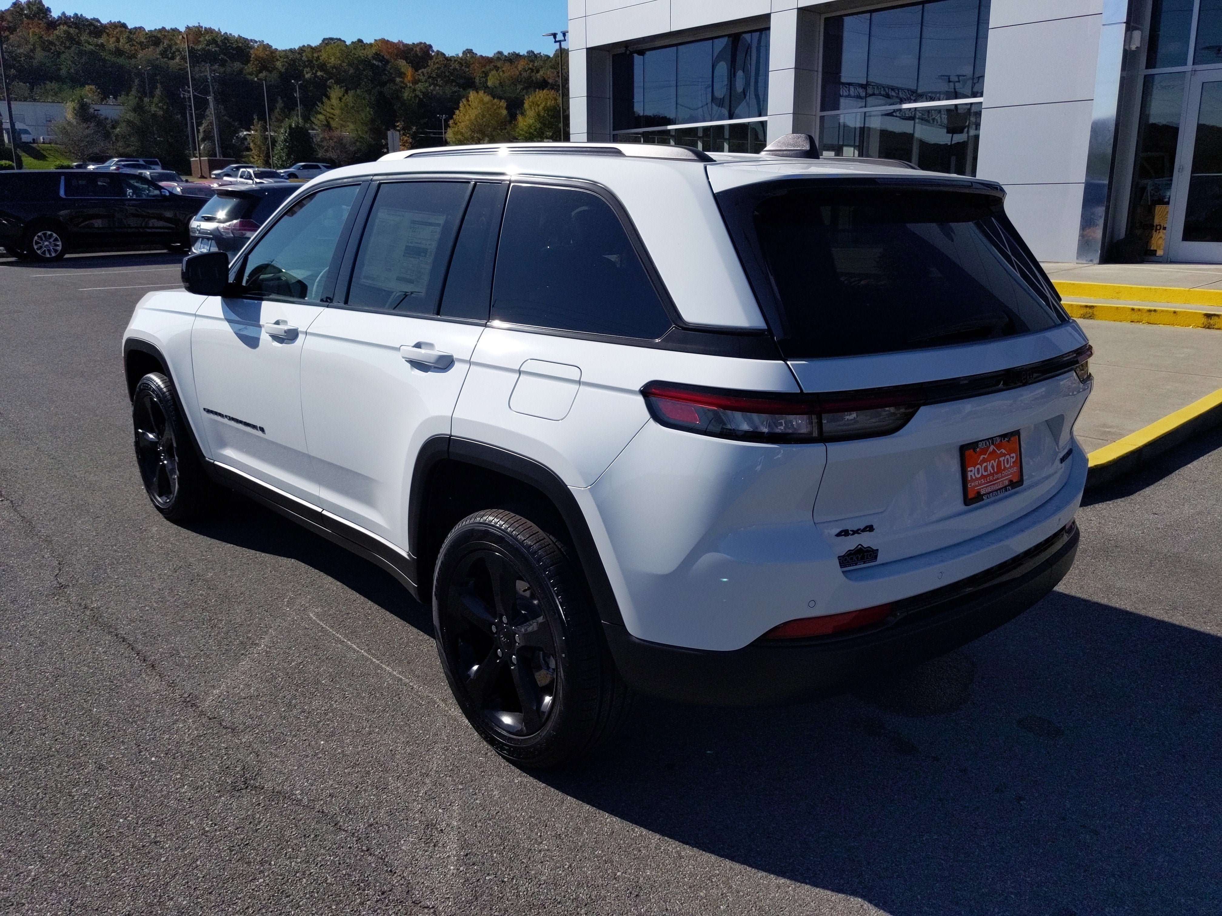 New 2025 Jeep Grand Cherokee Limited w/ Black Appearance Package AWD/4WD image 8