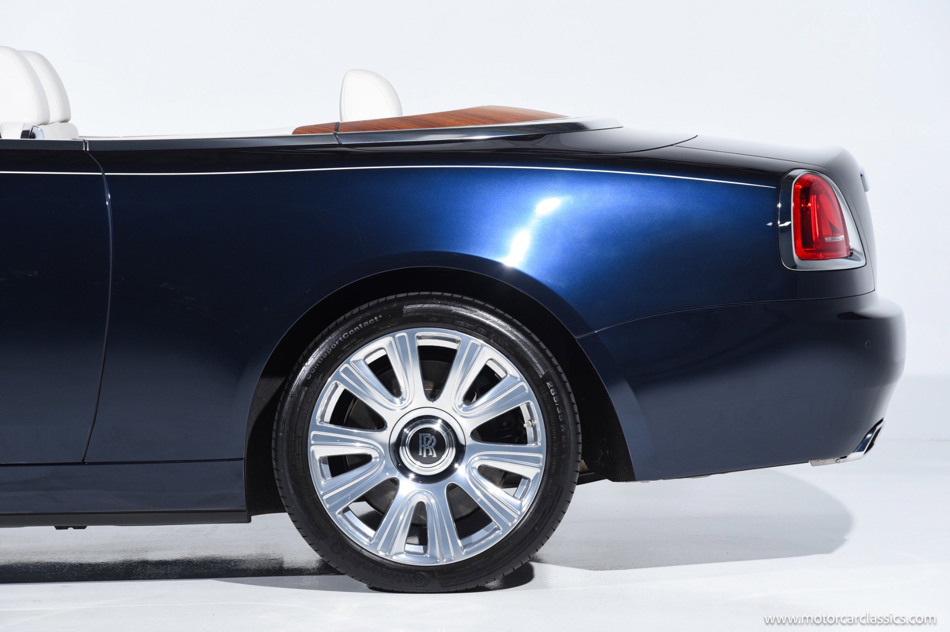 Used 2016 Rolls-Royce Dawn image 17