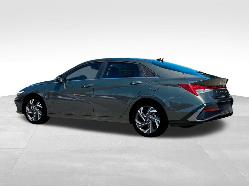 Used 2025 Hyundai Elantra Limited FWD image 4