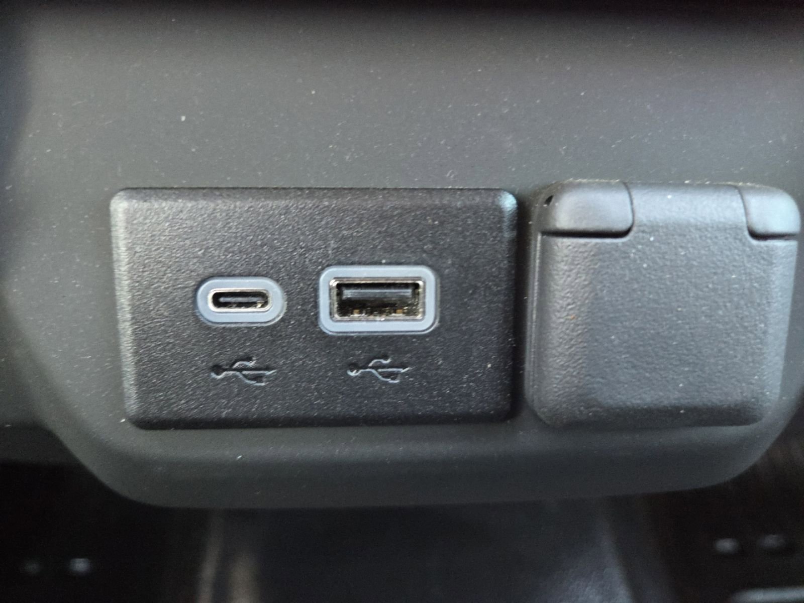 Used 2025 GMC Sierra 3500 Pro w/ Convenience Package image 10