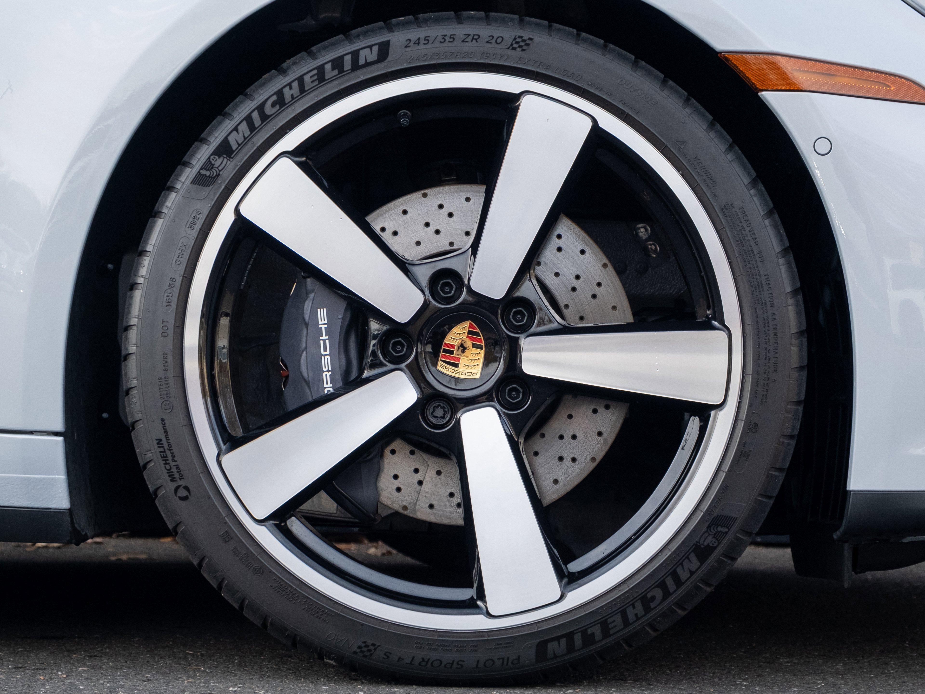 Certified 2025 Porsche 911 Carrera image 15