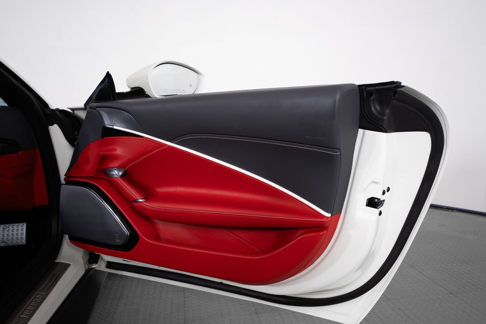 Certified 2025 Ferrari Roma Spider RWD image 22