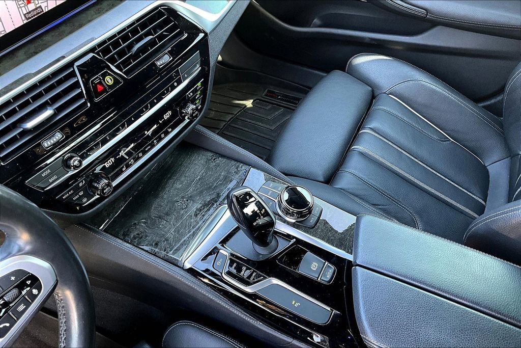 Used 2020 BMW 540i w/ M Sport Package image 11