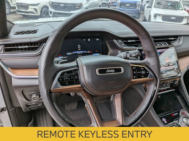 Used 2024 Jeep Grand Cherokee Summit AWD/4WD image 13