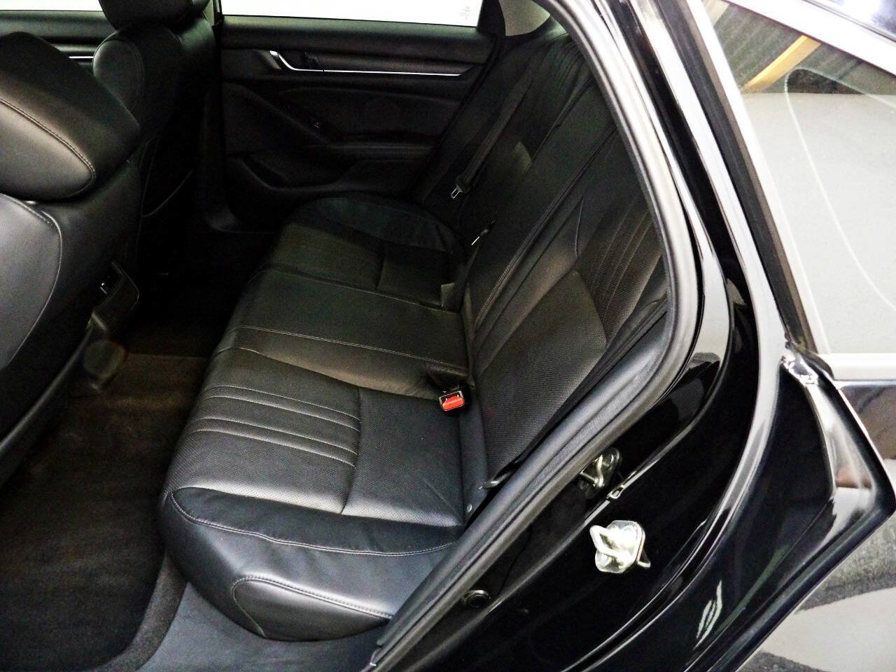 Used 2018 Honda Accord Touring image 10
