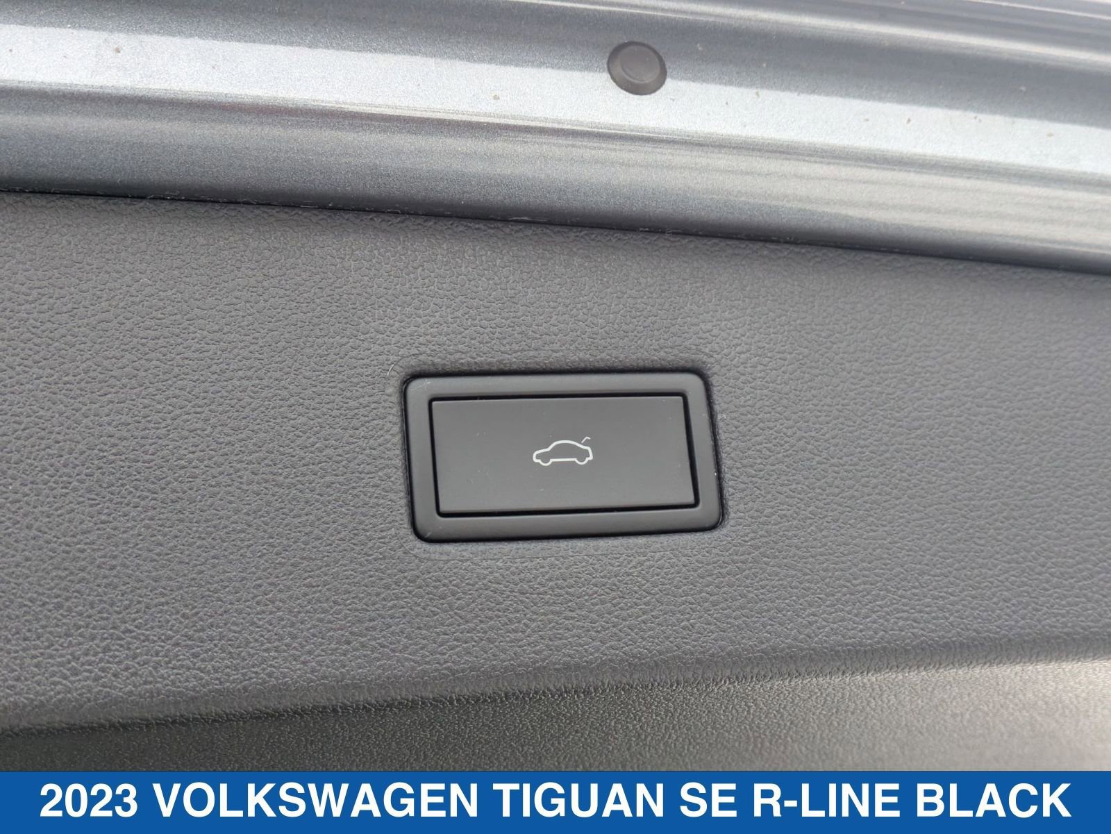 Used 2023 Volkswagen Tiguan SE R-Line image 34