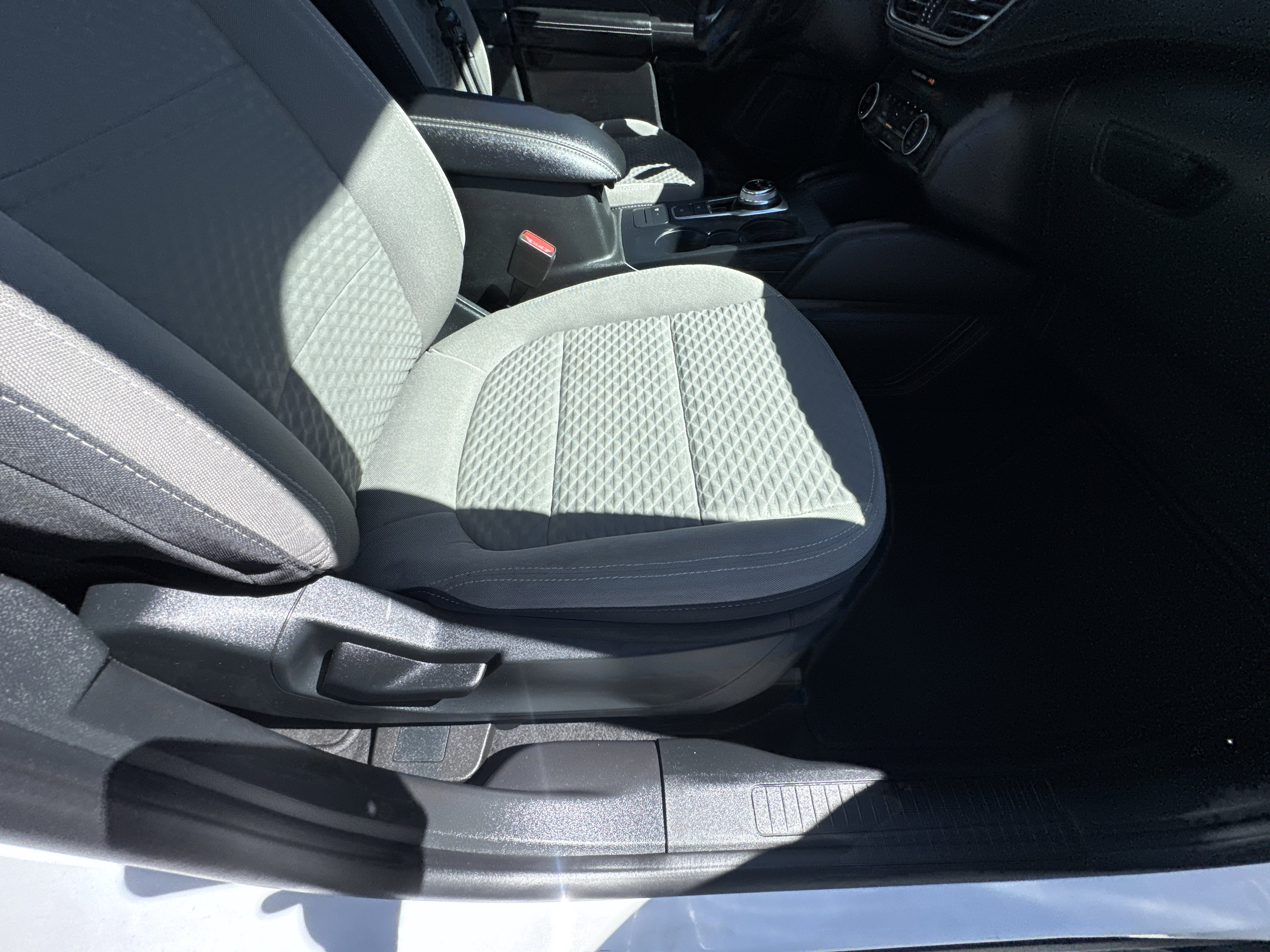 Used 2021 Ford Escape SE w/ Convenience Package image 28