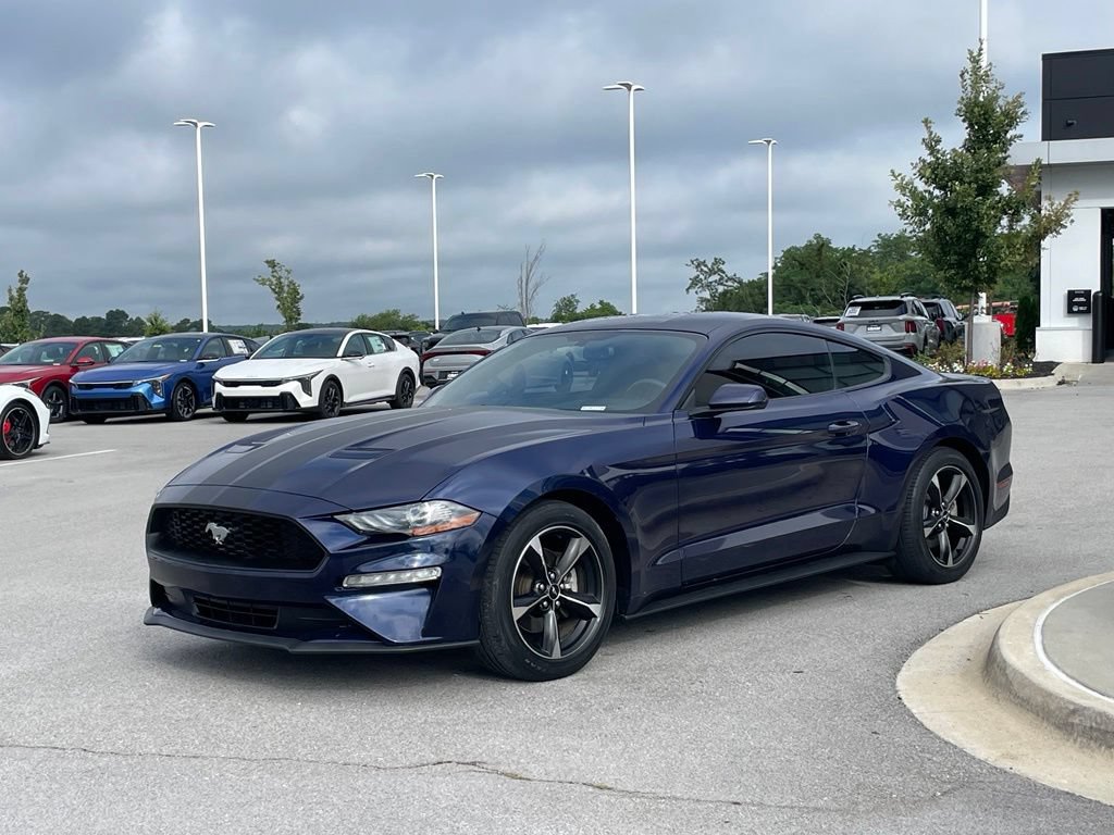 Used 2018 Ford Mustang Coupe RWD image 4