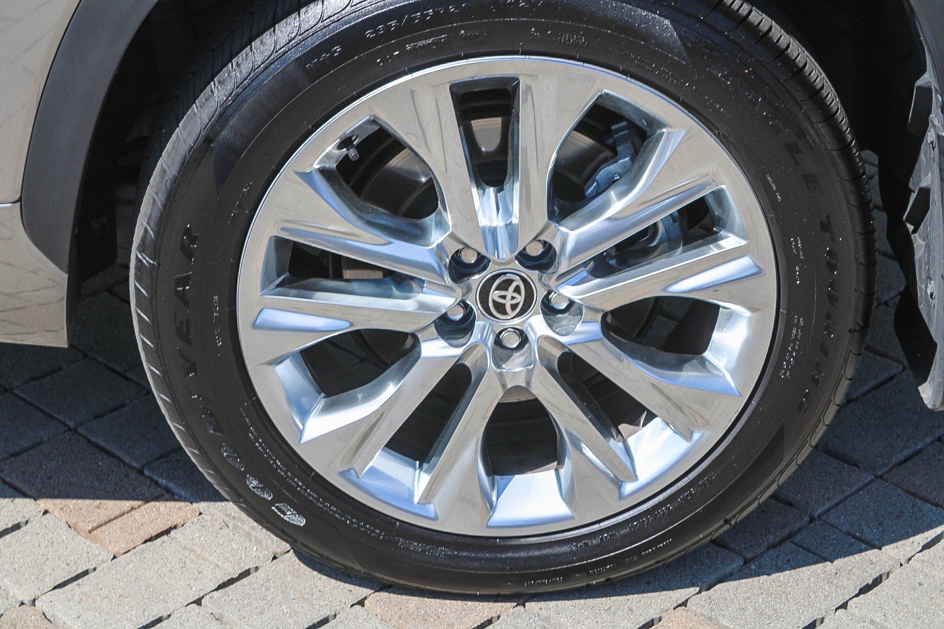 Certified 2026 Toyota Highlander Limited AWD/4WD image 12