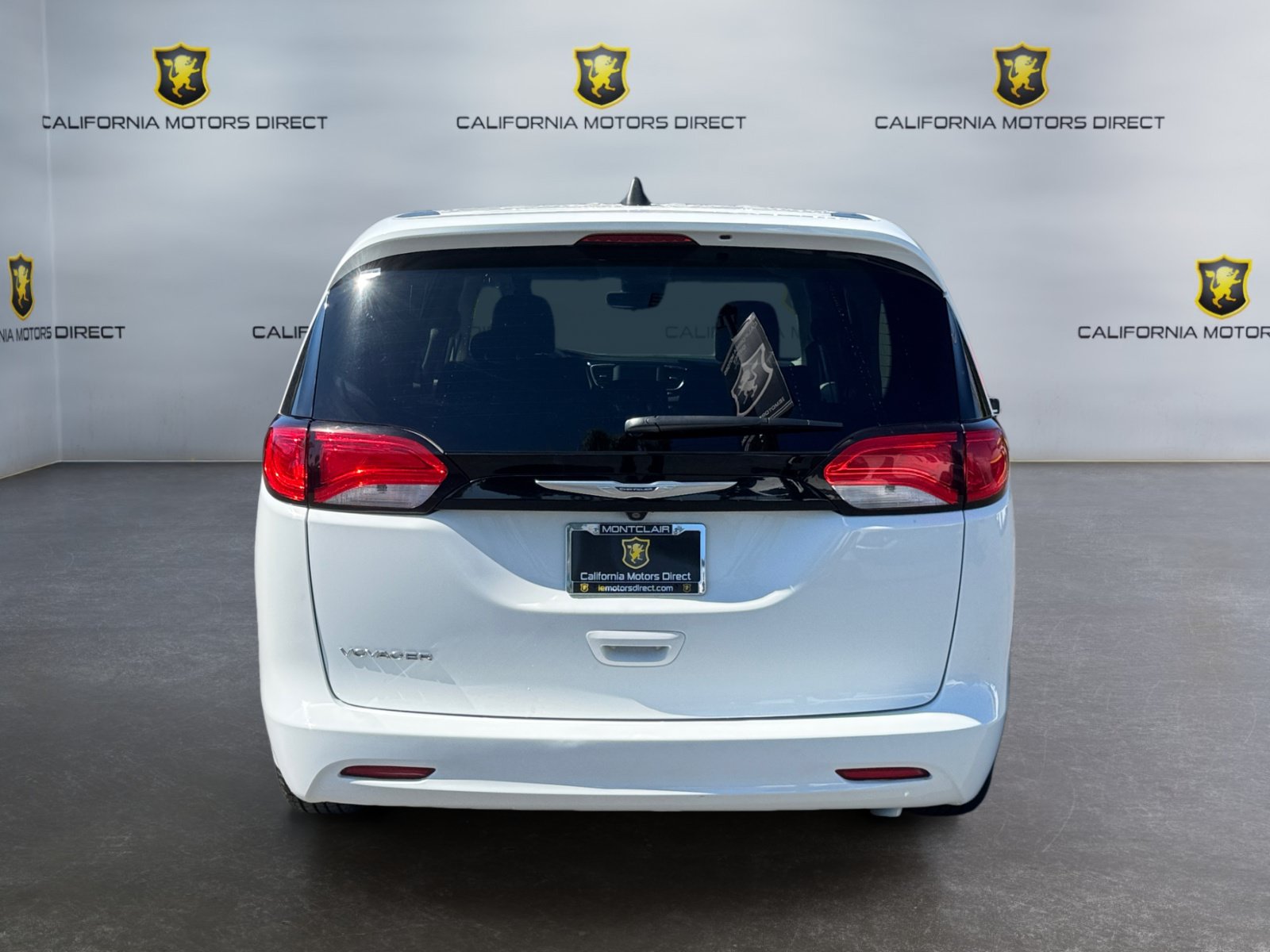 Used 2023 Chrysler Voyager LX FWD image 4