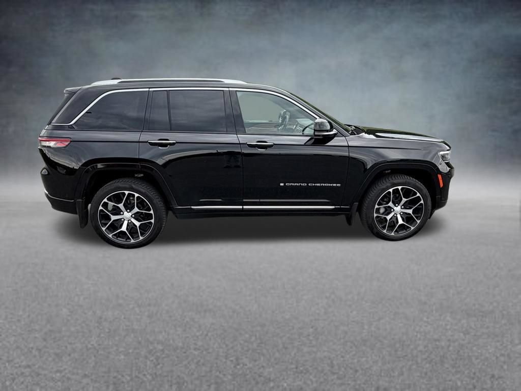 Used 2023 Jeep Grand Cherokee Summit AWD/4WD image 7