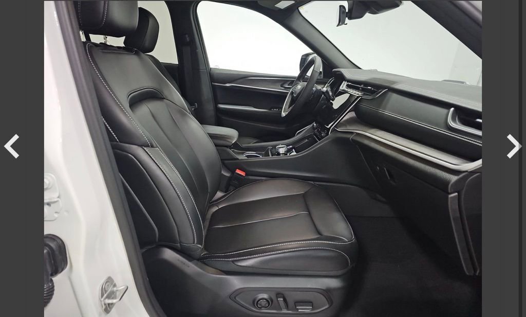 Used 2025 Jeep Grand Cherokee Limited 4xe image 9