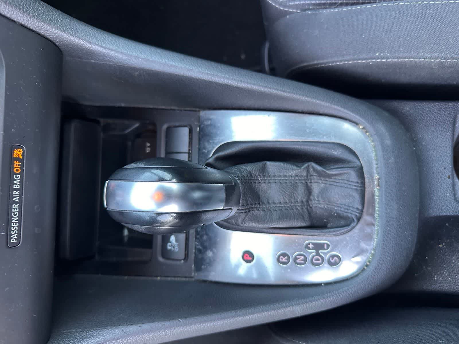 Used 2014 Volkswagen Golf 4-Door FWD image 17