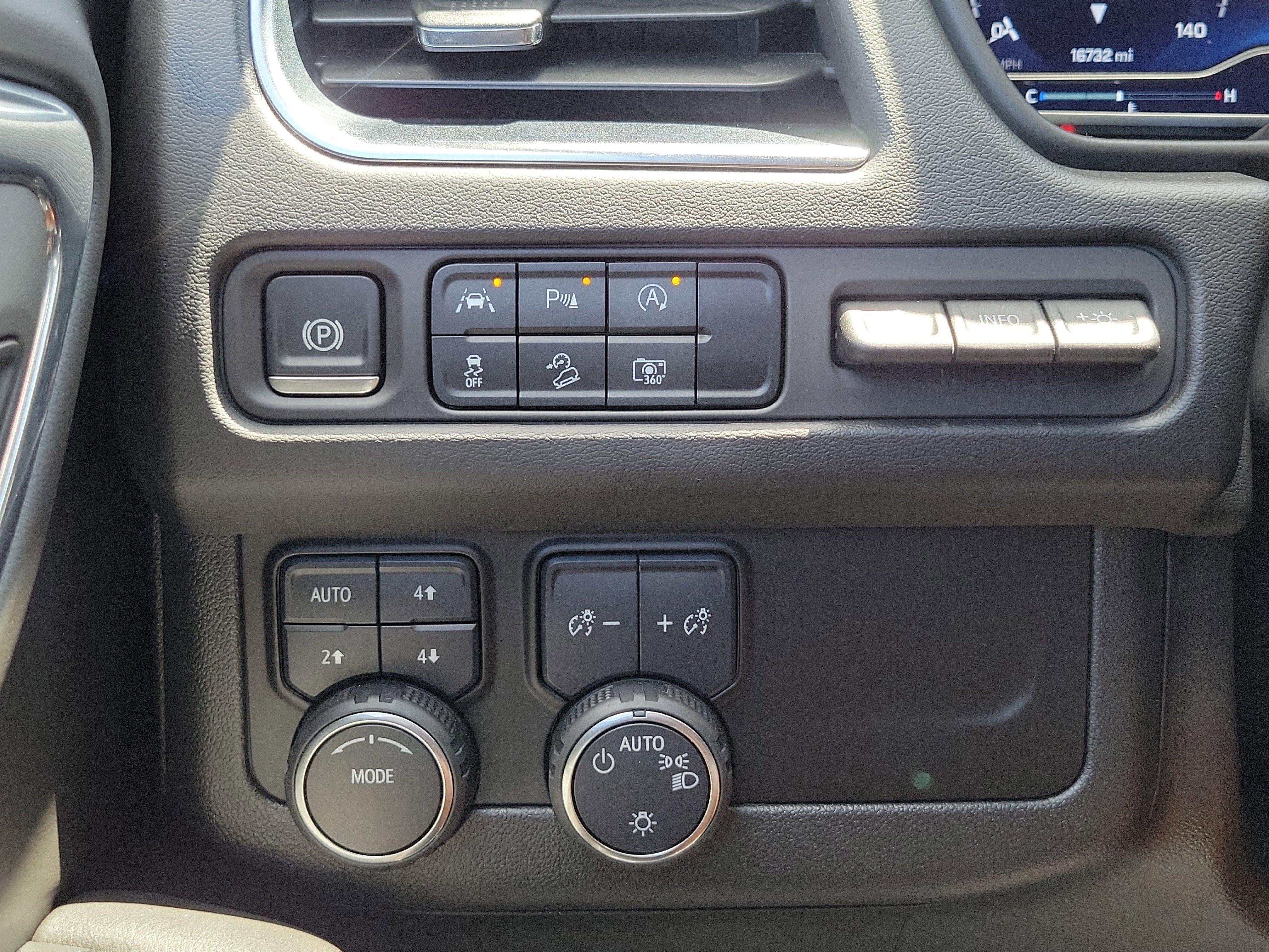 Used 2024 Chevrolet Tahoe High Country AWD/4WD image 30
