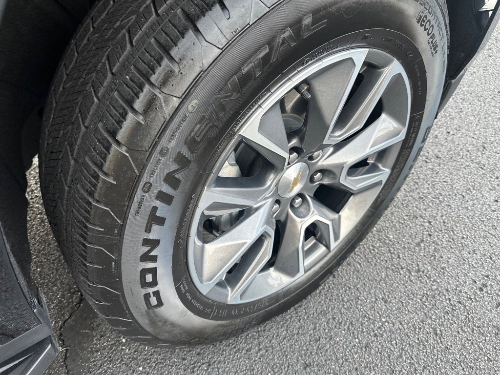 Used 2024 Chevrolet Suburban LT w/ Luxury Package image 9