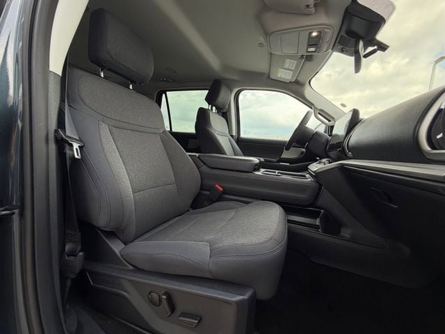 Used 2025 Ford Expedition Active RWD image 28