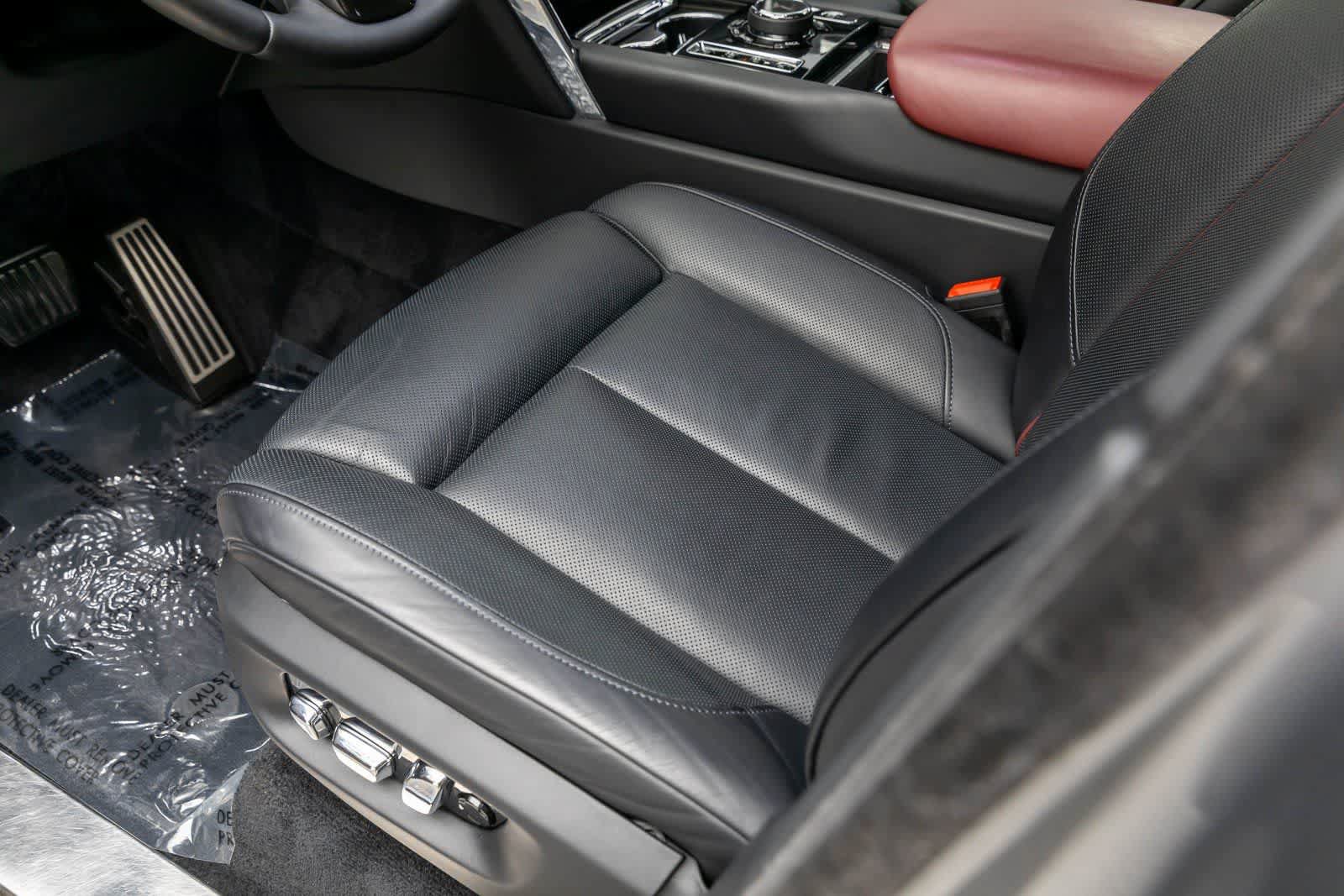 Certified 2022 Rolls-Royce Cullinan AWD/4WD image 13